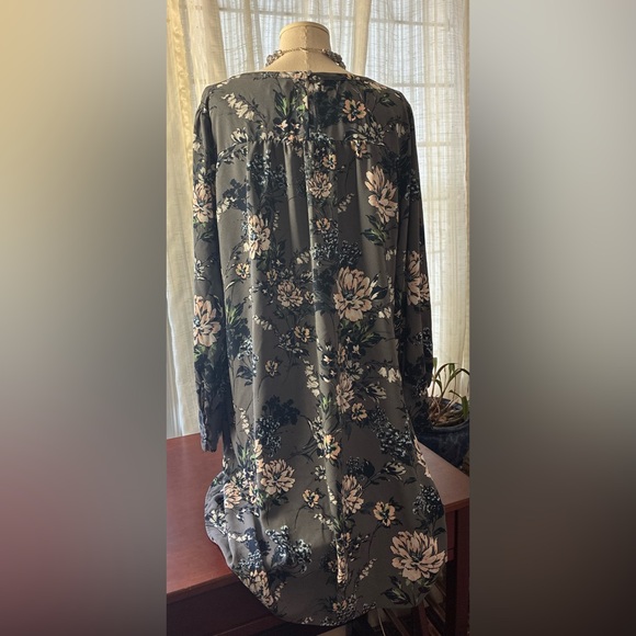 LOFT Outlet Dark Gray Floral Long Sleeve Dress - Picture 3 of 9